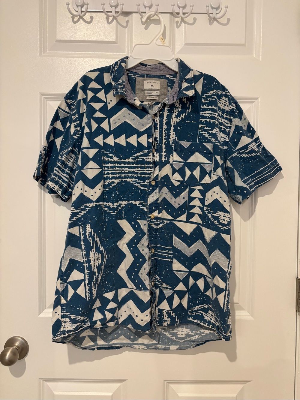 Quiksilver Blue and White Geometric Short-Sleeve Button-Up Shirt
